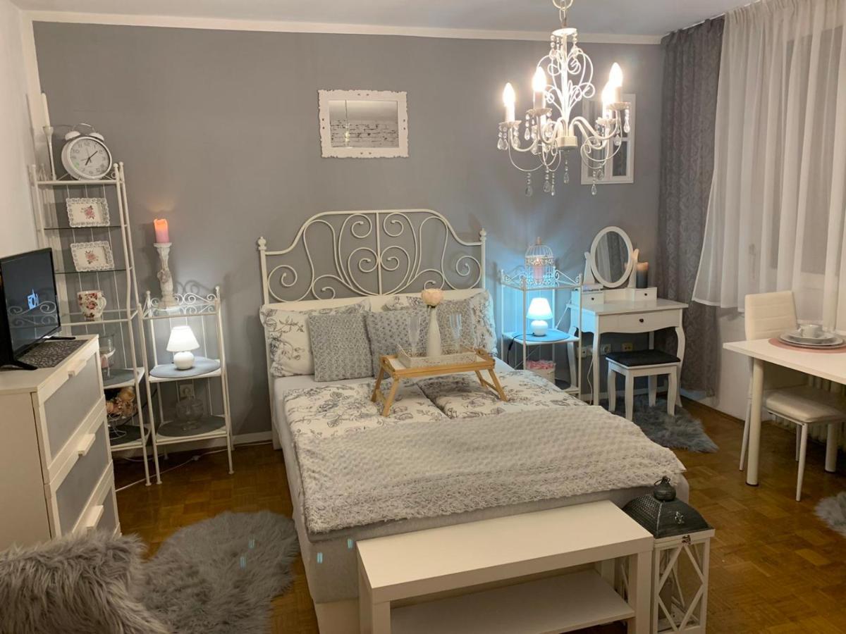 Lautus Apartment *